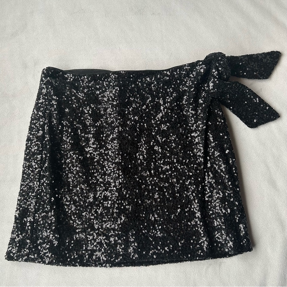 House of Harlow ~ Sequin Side Tie Skirt ~ Women’s S/M ~ Brand New!